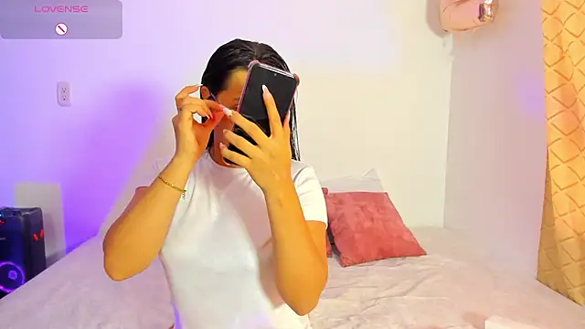 Dilan and Mia online show from 11-29-25, 01:11