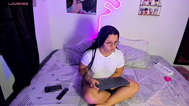 Dilan and Mia online show from 05-06-26, 12:25