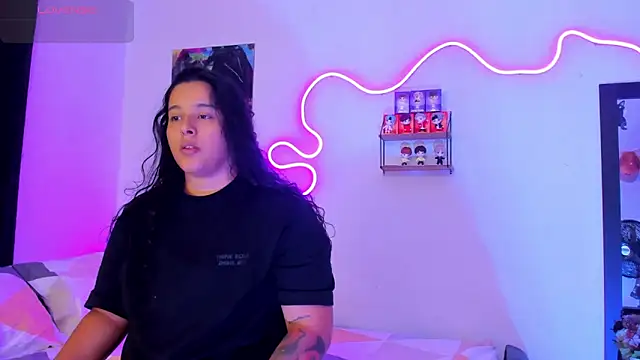 Snapshot of Dilan_and_Mia chatting on 10-03-25, 09:27 Dilan and Mia online show from 10-03-25, 09:27