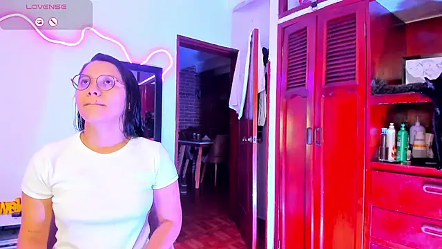 Snapshot of Dilan_and_Mia chatting on 09-12-25, 01:00 Dilan and Mia online show from 09-12-25, 01:00