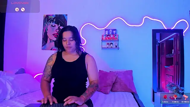 Snapshot of Dilan_and_Mia chatting on 10-01-25, 03:38 Dilan and Mia online show from 10-01-25, 03:38