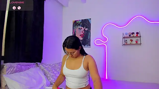 Dilan and Mia online show from 12-18-25, 05:17