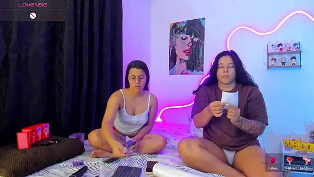 Snapshot of Dilan_and_Mia chatting on 09-18-25, 01:19 Dilan and Mia online show from 09-18-25, 01:19