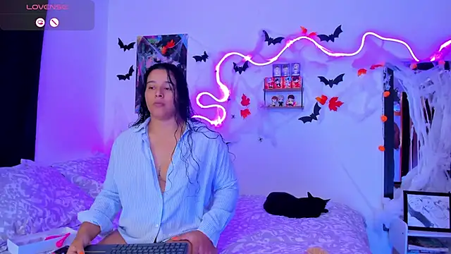 Snapshot of Dilan_and_Mia chatting on 10-18-25, 06:54 Dilan and Mia online show from 10-18-25, 06:54