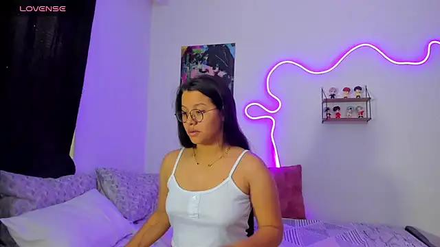 Dilan and Mia online show from 01-06-26, 02:54