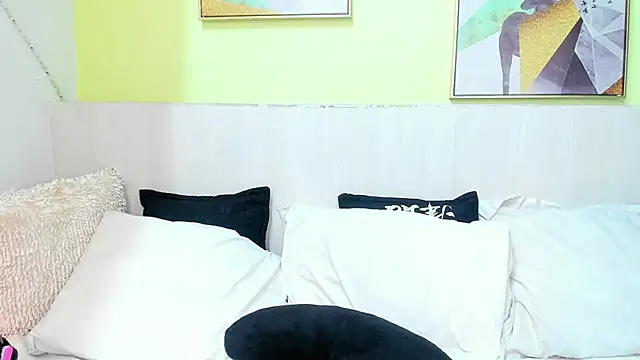 MiahCornell  online show from 11-23-25, 12:26