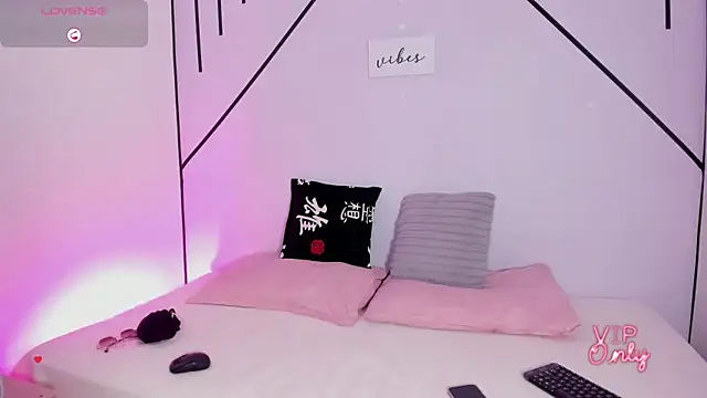 MiahCornell  online show from 01-31-26, 08:18