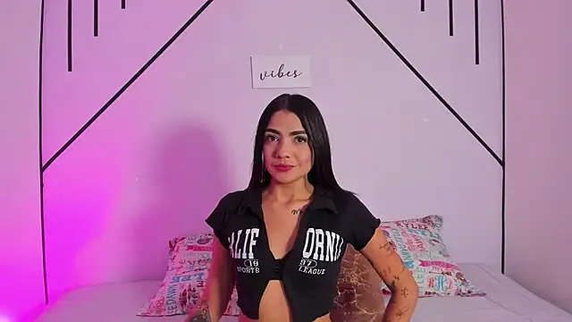 MiahCornell  online show from 11-07-25, 07:51