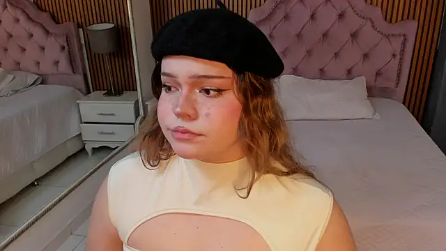 Snapshot of Maxxxine1 chatting on 09-23-25, 12:17 Maxxxine1 online show from 09-23-25, 12:17