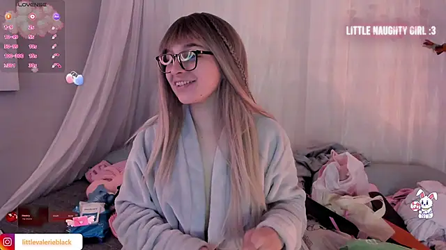 Snapshot of Aurora_blaack chatting on 11-19-25, 04:12 Aurora blaack online show from 11-19-25, 04:12