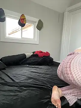 SeccySerena online show from 10-12-25, 01:45