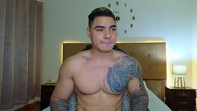 Snapshot of Steven_Velez chatting on 11-08-25, 01:20 Steven Velez online show from 11-08-25, 01:20