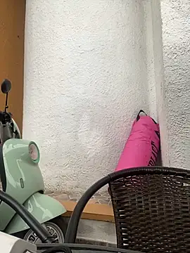 Snapshot of Sallem_Pink chatting on 04-29-26, 11:25 Sallem Pink online show from 04-29-26, 11:25