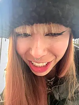 Sallem Pink online show from 11-26-25, 11:21