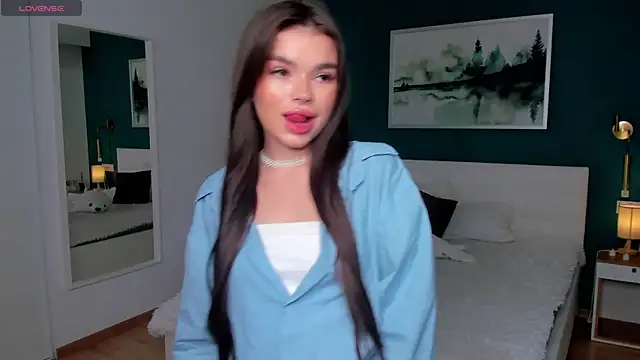 HollisHearl online show from 11-06-25, 07:23