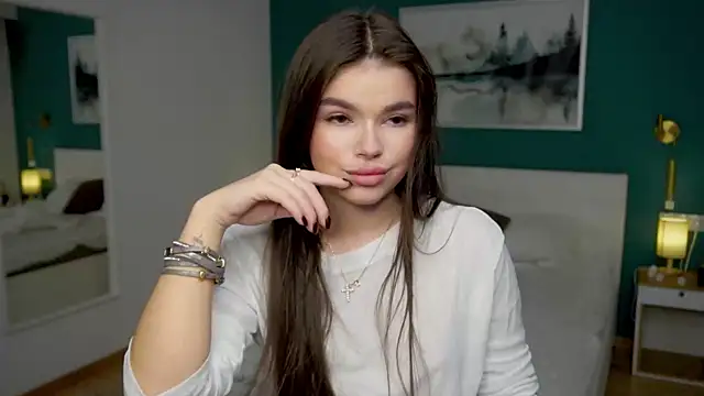 HollisHearl online show from 10-08-25, 07:32