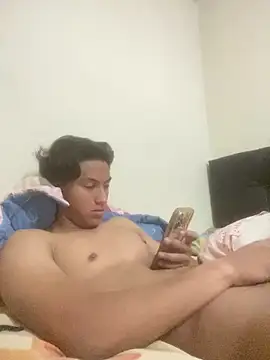 Snapshot of EmilianoPerex chatting on 03-24-26, 12:21 EmilianoPerex online show from 03-24-26, 12:21