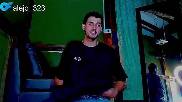 Snapshot of alejo__323__ chatting on 04-28-26, 03:11 alejo 323 online show from 04-28-26, 03:11
