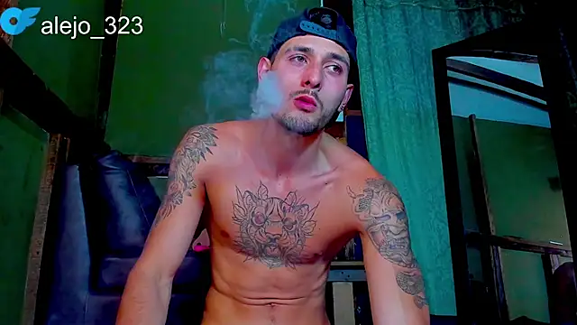 Snapshot of alejo__323__ chatting on 05-03-26, 02:27 alejo 323 online show from 05-03-26, 02:27