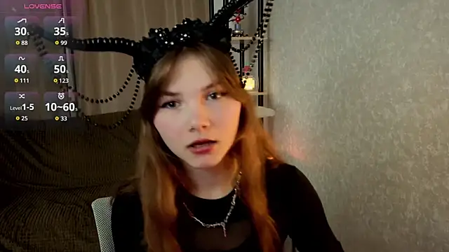 Snapshot of Nika_OMG chatting on 10-31-25, 09:00 Nika OMG online show from 10-31-25, 09:00