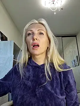 Snapshot of Monna chatting on 10-02-25, 12:30 Monna online show from 10-02-25, 12:30