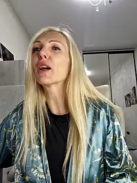 Snapshot of Monna chatting on 10-03-25, 02:18 Monna online show from 10-03-25, 02:18
