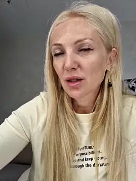 Snapshot of Monna chatting on 02-22-25, 02:19 Monna online show from 02-22-25, 02:19