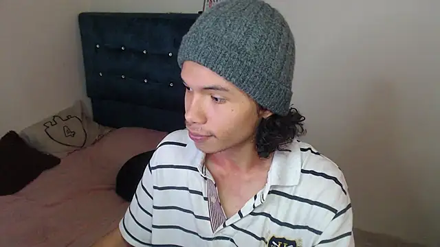 Xoxo Smiles online show from 10-28-25, 04:06