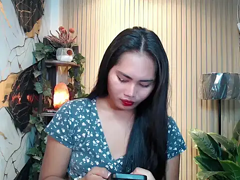 Snapshot of sluttyprincess0 chatting on 10-24-25, 11:04 sluttyprincess0 online show from 10-24-25, 11:04