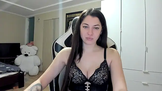 EmiLovsi online show from 11-15-25, 11:20