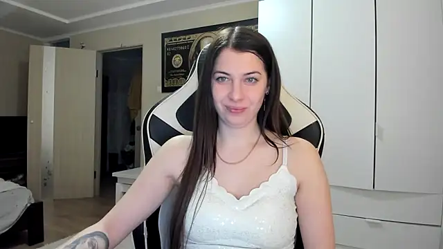 Snapshot of EmiLovsi chatting on 02-03-26, 08:36 EmiLovsi online show from 02-03-26, 08:36