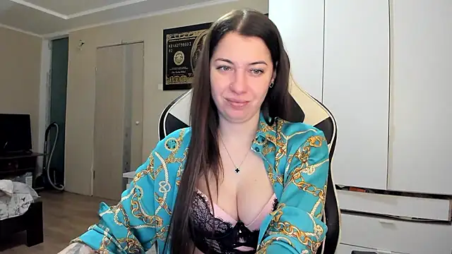 Snapshot of EmiLovsi chatting on 01-19-26, 04:22 EmiLovsi online show from 01-19-26, 04:22