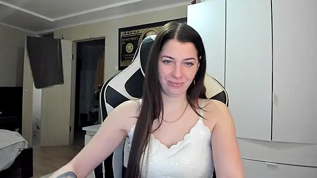 Snapshot of EmiLovsi chatting on 02-04-26, 05:41 EmiLovsi online show from 02-04-26, 05:41