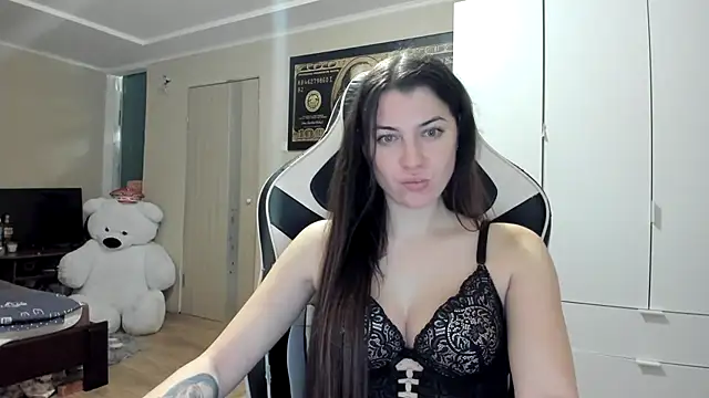 EmiLovsi online show from 11-16-25, 09:41