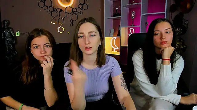 eva smiith  online show from 12-22-25, 07:08