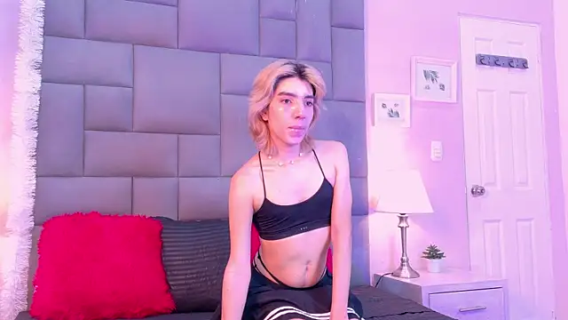 Snapshot of Noah_Bells chatting on 12-21-25, 11:45 Noah Bells online show from 12-21-25, 11:45