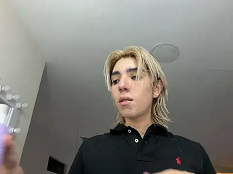 Snapshot of Noah_Bells chatting on 05-12-26, 01:06 Noah Bells online show from 05-12-26, 01:06