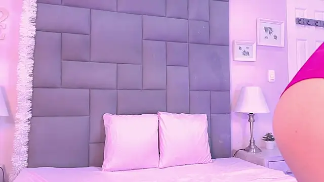 Snapshot of Noah_Bells chatting on 12-20-25, 11:57 Noah Bells online show from 12-20-25, 11:57