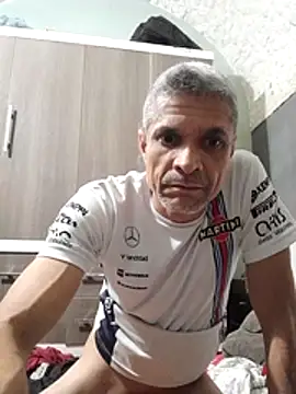 Snapshot of BrenoAvelar chatting on 07-26-26, 03:52 BrenoAvelar online show from 07-26-26, 03:52