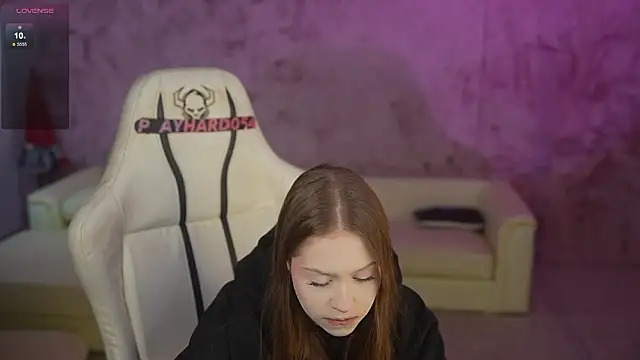 Esmie Smile online show from 04-01-26, 01:41