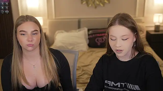 Esmie Smile online show from 11-18-25, 03:26