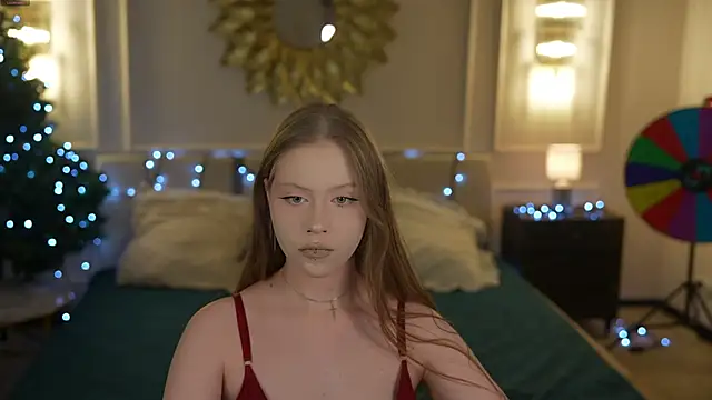 Esmie Smile online show from 12-18-25, 08:56