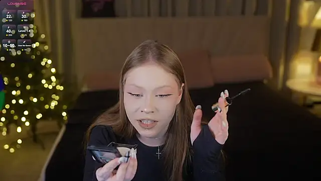 Esmie Smile online show from 12-17-25, 07:41