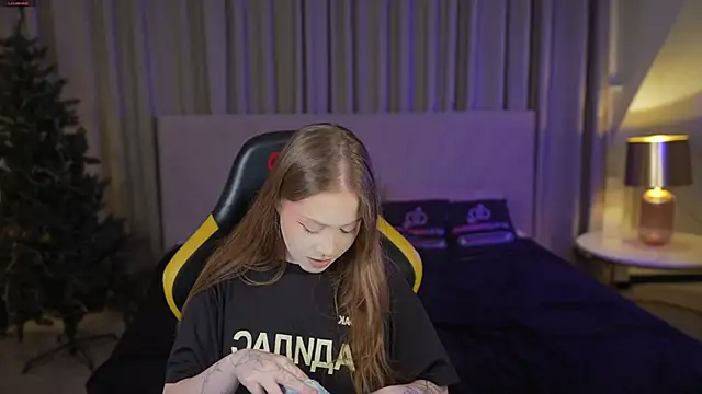 Esmie Smile online show from 01-14-26, 12:03