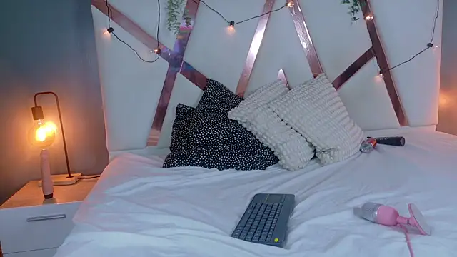 RiriiBrunette   online show from 11-20-25, 12:22