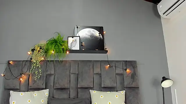 Snapshot of RiriiBrunette__ chatting on 09-20-25, 08:25 RiriiBrunette online show from 09-20-25, 08:25