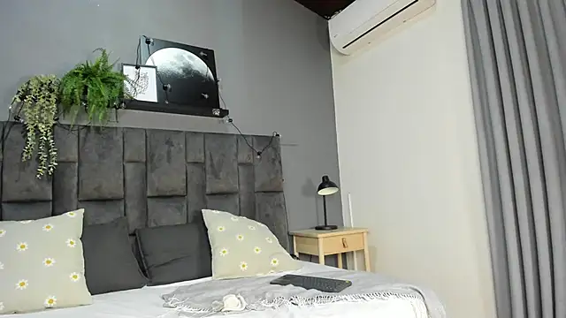 Snapshot of RiriiBrunette__ chatting on 10-19-25, 11:46 RiriiBrunette online show from 10-19-25, 11:46