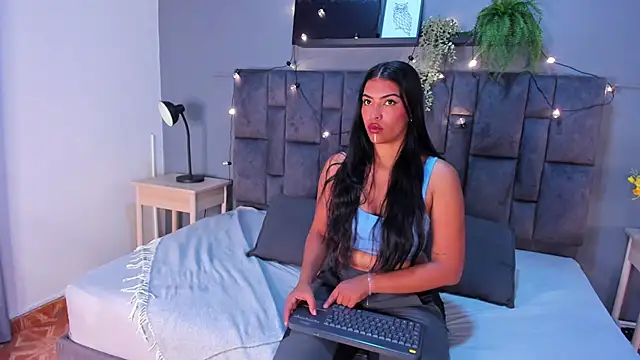 RiriiBrunette   online show from 11-06-25, 07:29