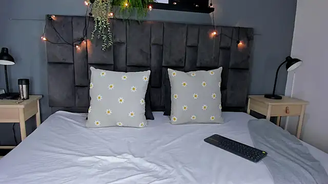 Snapshot of RiriiBrunette__ chatting on 09-15-25, 07:47 RiriiBrunette online show from 09-15-25, 07:47