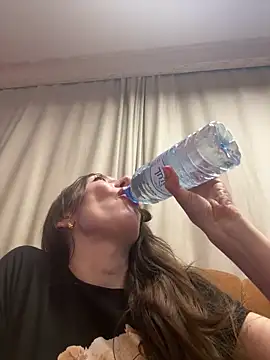 HellaryTourent online show from 02-15-26, 04:17